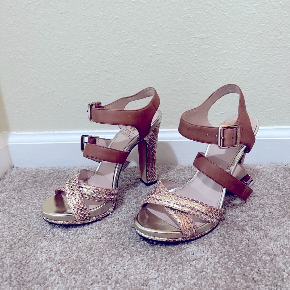 NWOT Vince Camuto Gold Snake and tan leather heeled sandal